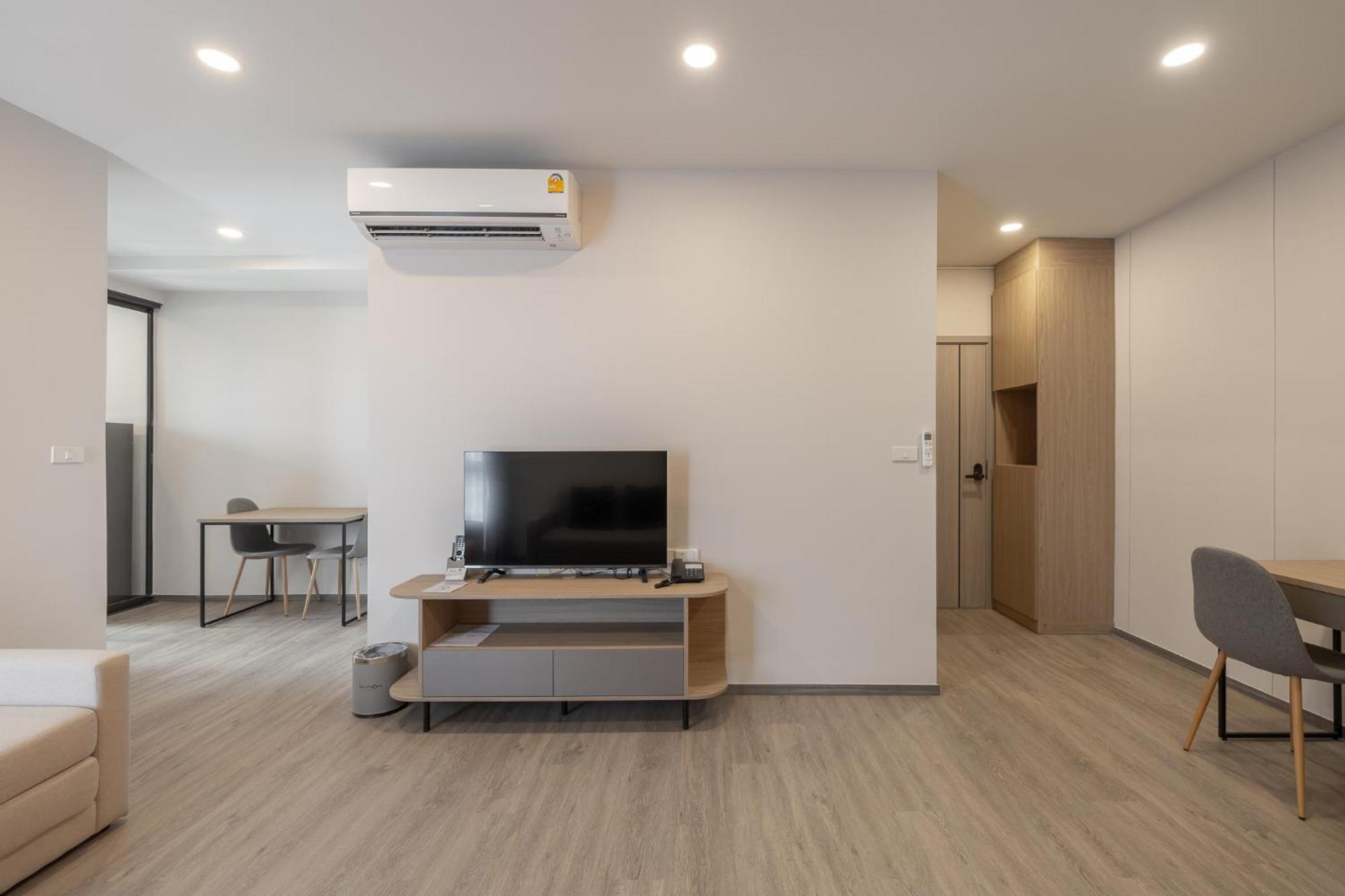 Salaya One Hotel & Service Apartment Esterno foto