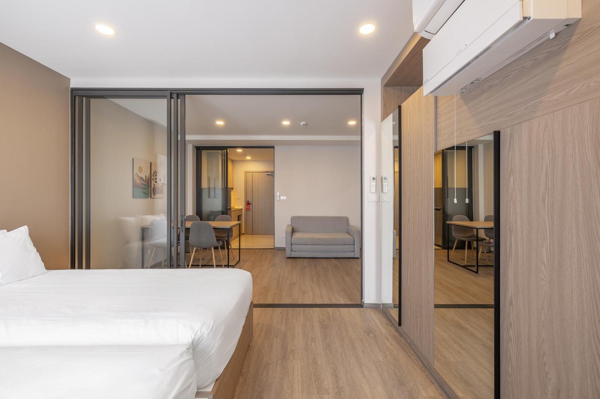 Salaya One Hotel & Service Apartment Esterno foto