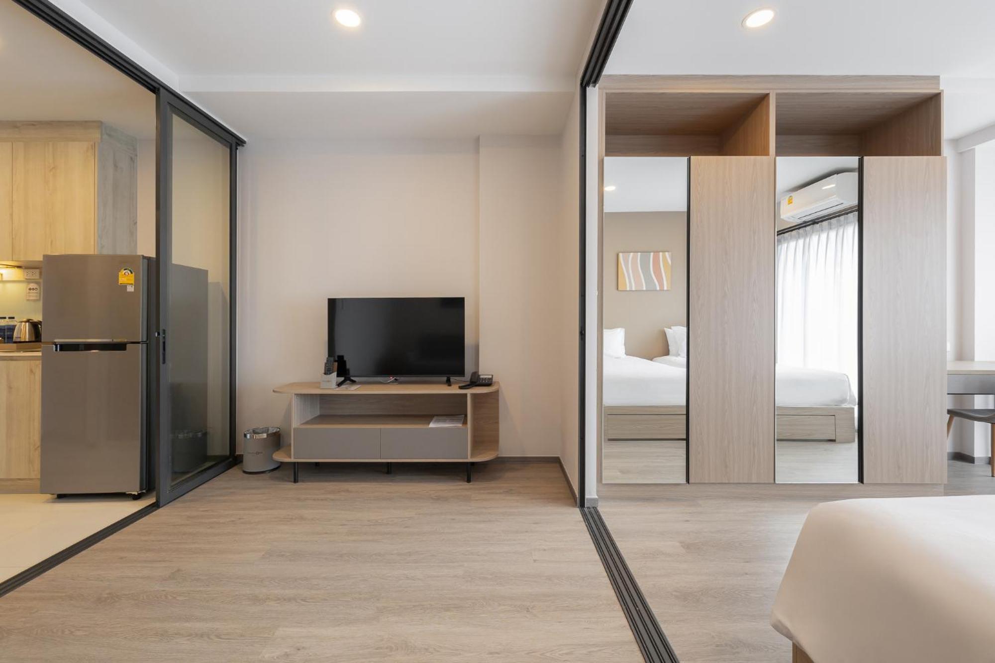 Salaya One Hotel & Service Apartment Esterno foto